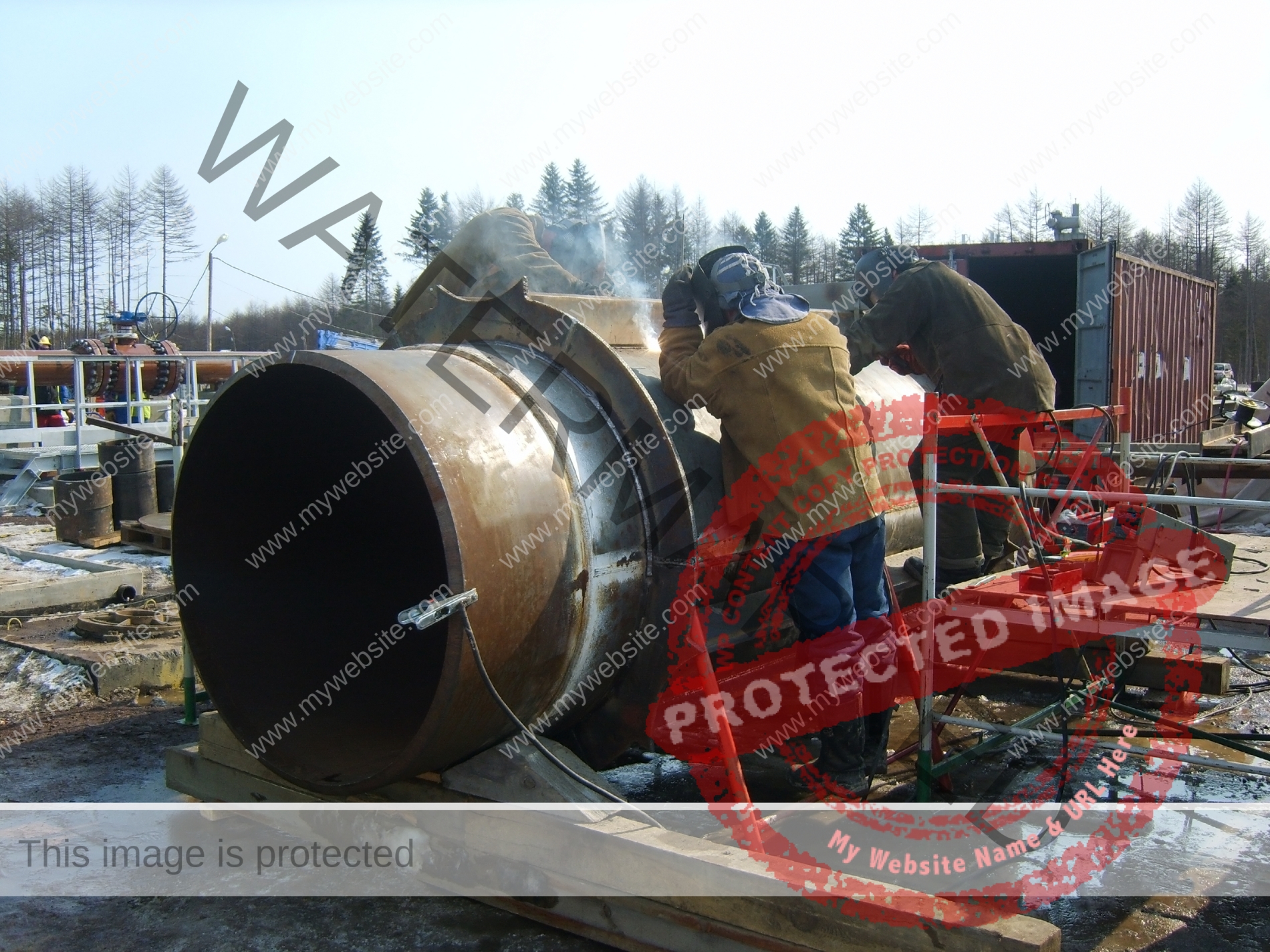 Privarivaniye of zhestvost edges to a piece of the pipeline. Installation works.